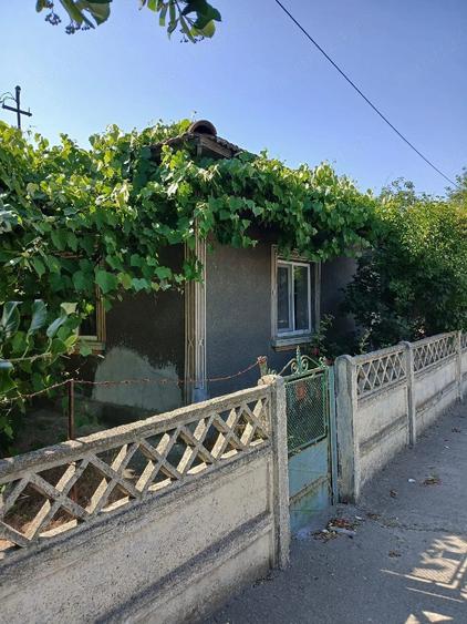 Casă cu Teren 4400 Mp în Crucea
