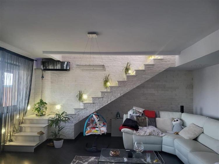 Apartament cu 3 camere decomandat în Lunca Cetățuii