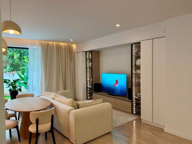 Apartament cu 4 camere decomandat, mobilat în Iancu Nicolae