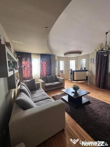 Casă cu 7 camere cu Teren 2500 Mp în Siret