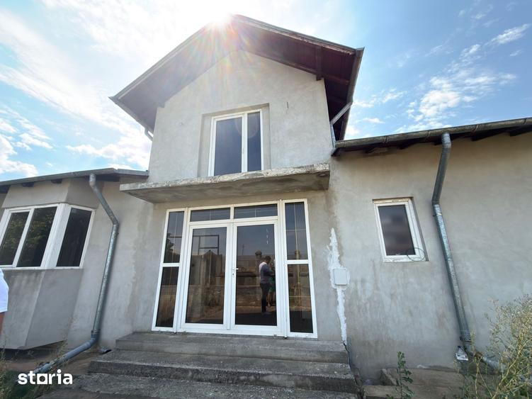 Casă cu 5 camere cu Teren 1322 Mp în Băleni