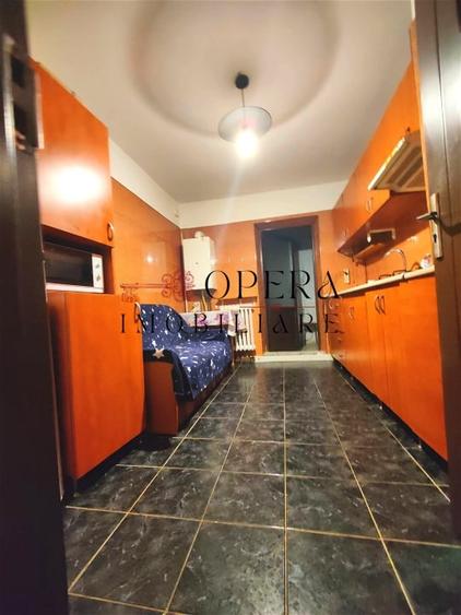 Apartament cu 3 camere decomandat, mobilat în Dacia