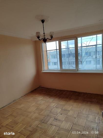 Apartament cu 3 camere în Micro 16