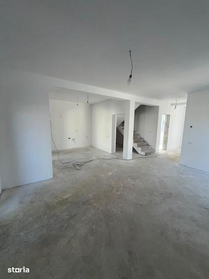 Casă cu 4 camere cu Teren 300 Mp în Vladimirescu