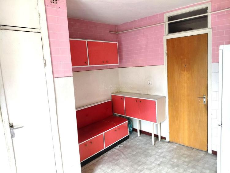 Apartament cu 3 camere decomandat în Traian