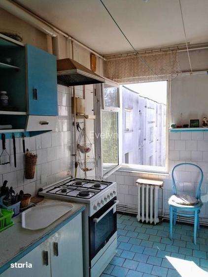 Apartament cu trei camere de vanzare in cart. Rodnei