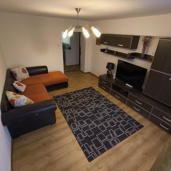 Apartament cu 3 camere decomandat în Exterior Vest