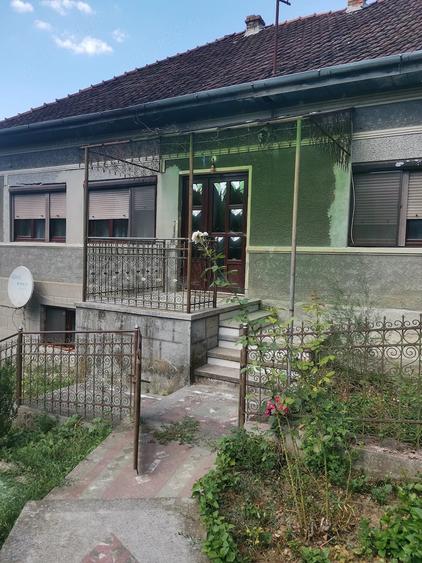 Casă cu 6 camere cu Teren 1992 Mp în Ionești