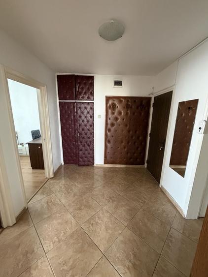 Apartament cu 4 camere decomandat în Lacul Tei