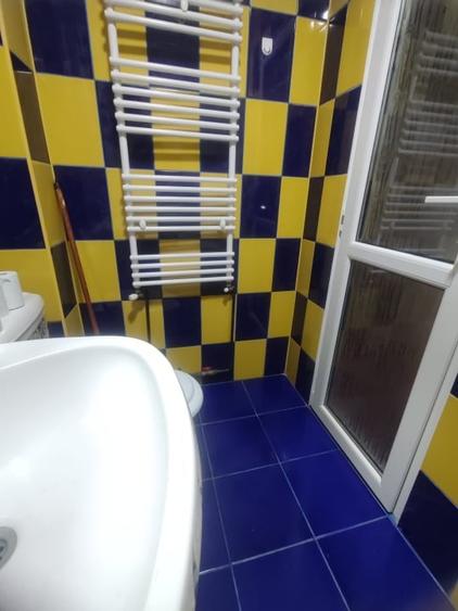 Apartament cu 2 camere semidecomandat, mobilat în Vălenii de Munte