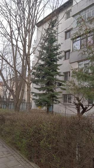 Apartament cu 3 camere semidecomandat în Central