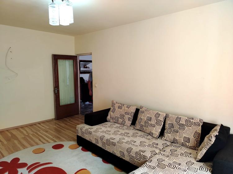 Apartament cu 3 camere decomandat în Vest