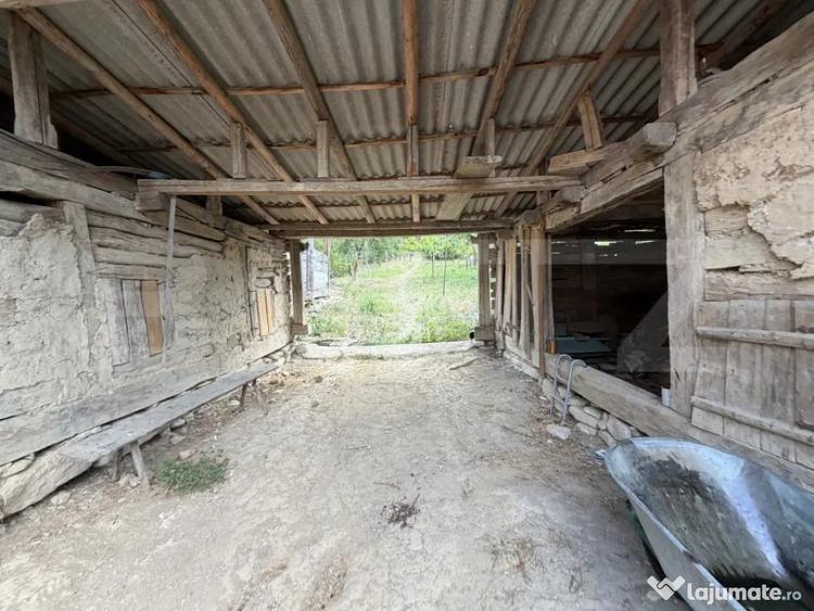 Casă cu 3 camere cu Teren 1000 Mp în Hurez