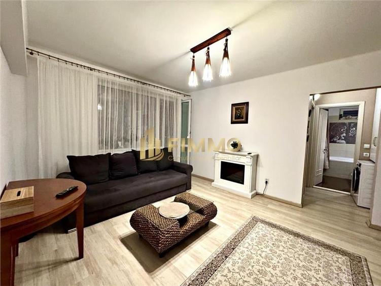 Apartament cu 3 camere semidecomandat, mobilat în Ultracentral