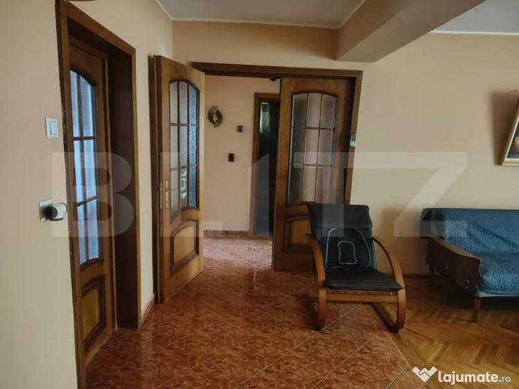 Apartament cu 3 camere decomandat în Ultimul leu