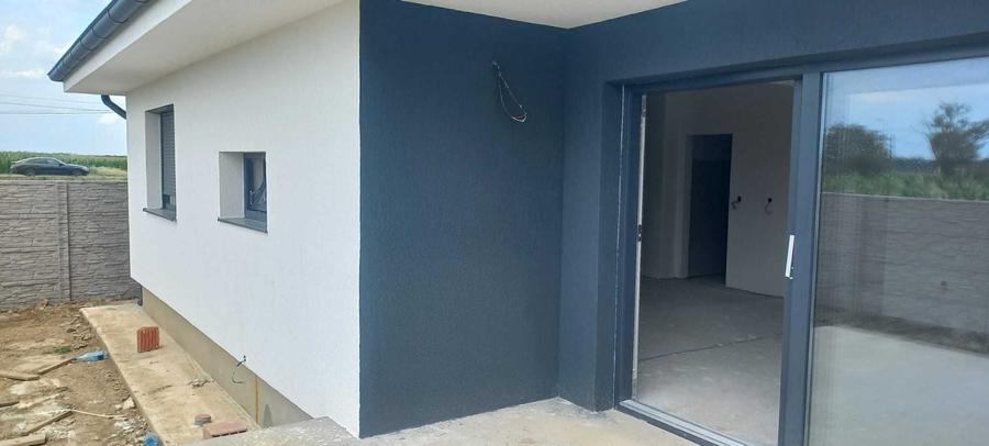 Casă cu 3 camere în Exterior Vest