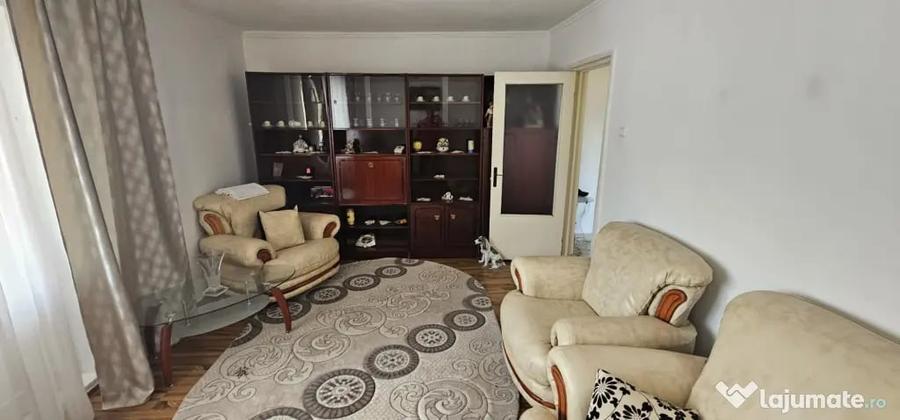 Apartament cu 2 camere decomandat în Poarta 6