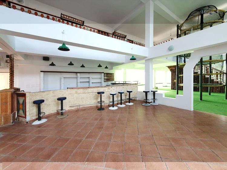 Spațiu comercial, de 1,800 mp, în 13 Decembrie