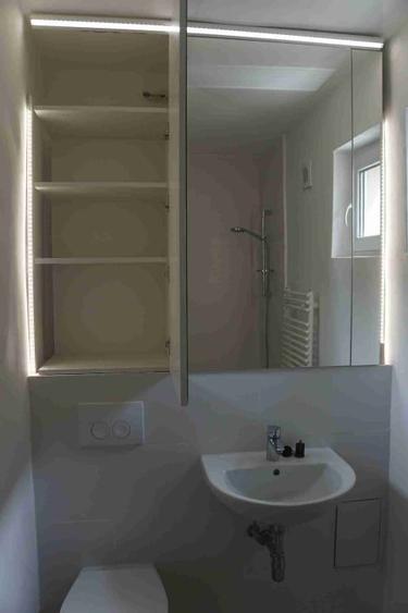 Apartament cu 3 camere semidecomandat, mobilat în Circumvalațiunii