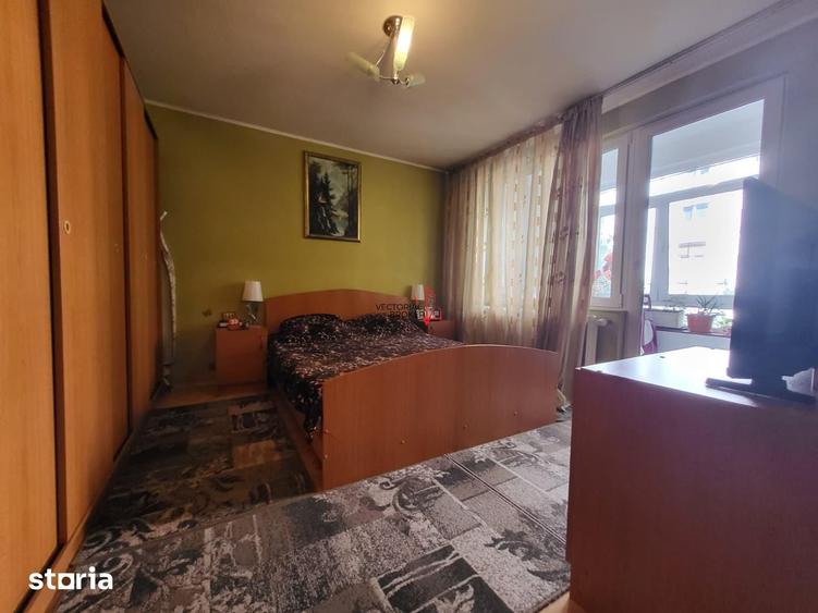 Apartament cu 4 camere decomandat în Titan