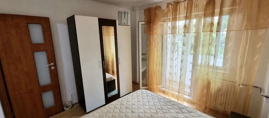 Apartament cu 2 camere semidecomandat, mobilat în Tei