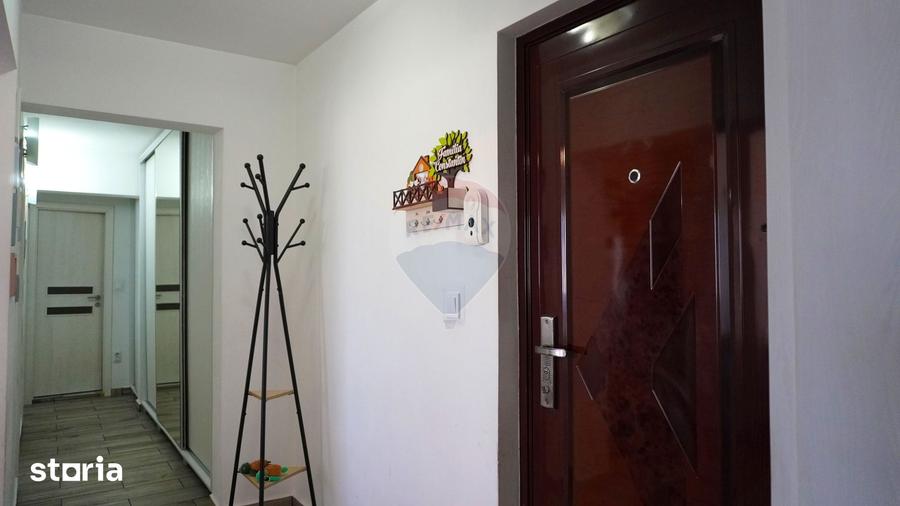Apartament cu 3 camere decomandat în Dârste