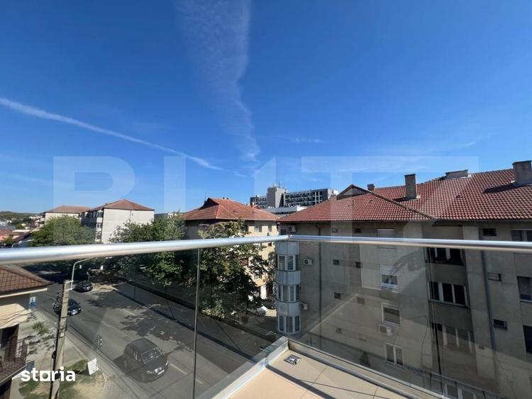 Apartament cu 3 camere decomandat în Iorga