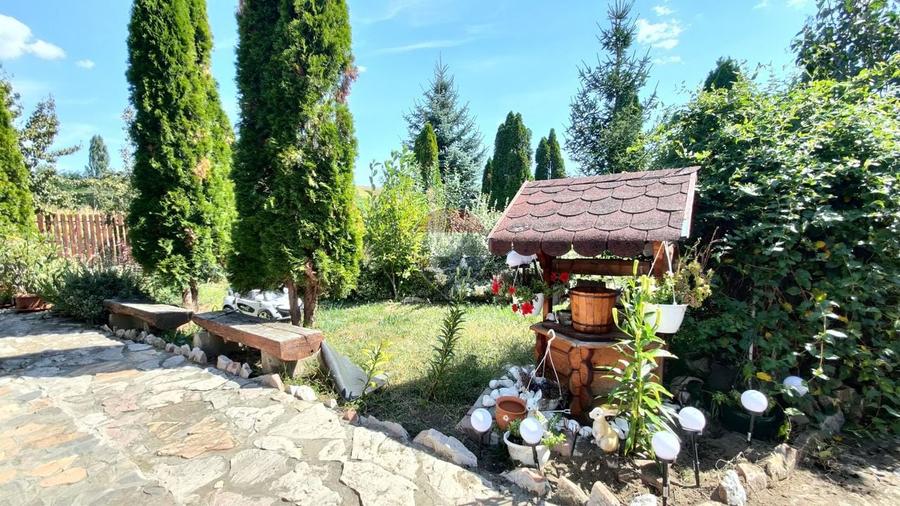 Casă individuală cu 7 camere cu Teren 4431 Mp în Vâlcele