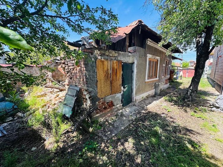 Casă cu Teren 220 Mp în Central