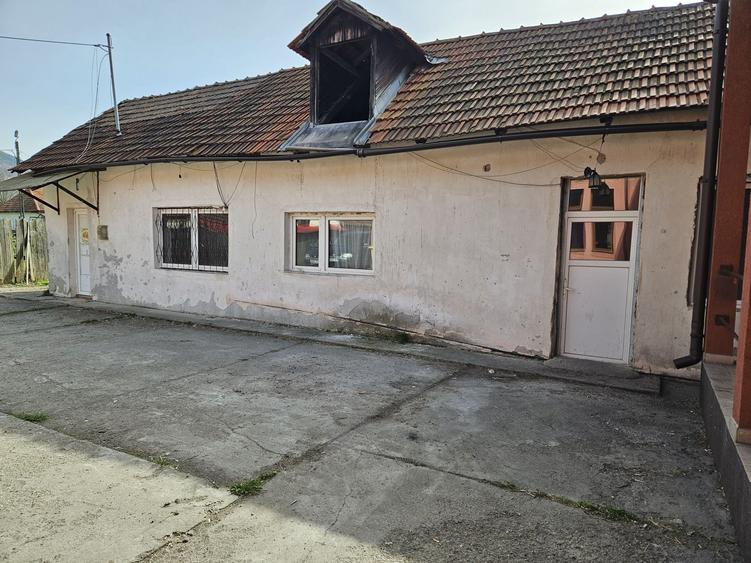 Casă cu 2 camere în Central