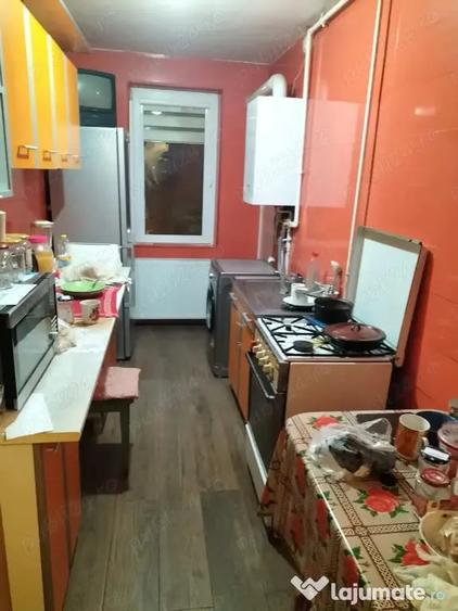 Apartament cu 3 camere decomandat în Griviței