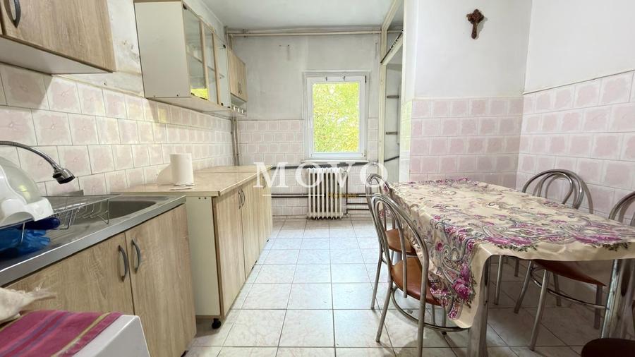 Apartament cu 4 camere decomandat, mobilat în Dâmbovița