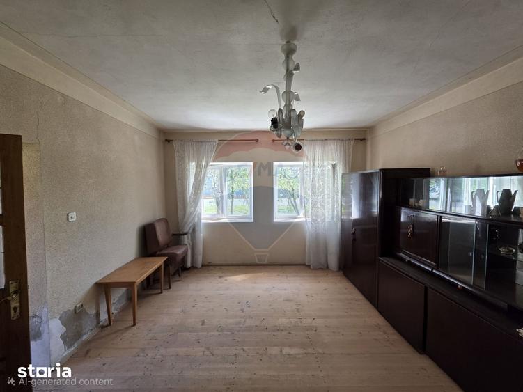Casă cu 4 camere cu Teren 2880 Mp în Giulvăz