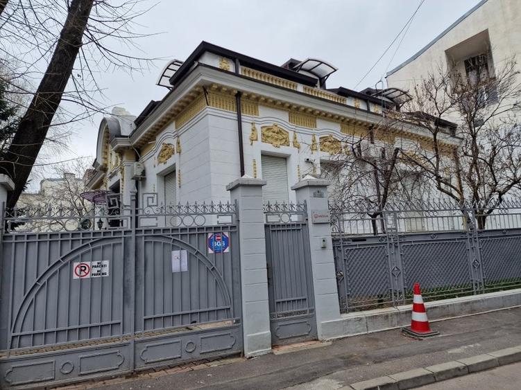 Casă individuală cu 15 camere cu Garaj în Unirii