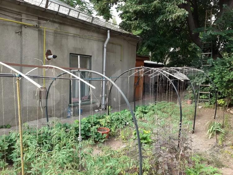 Casă cu 5 camere cu Teren 596 Mp în Central