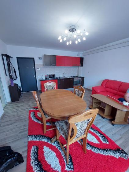 Apartament cu 2 camere semidecomandat în Florești