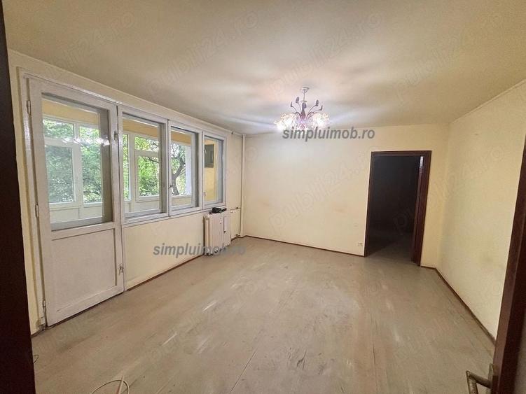 Apartament cu 3 camere semidecomandat în Alexandru Obregia