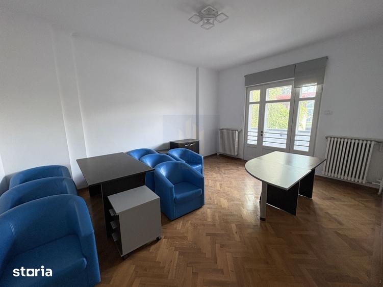 Casă cu 9 camere cu Teren 300 Mp în Eminescu