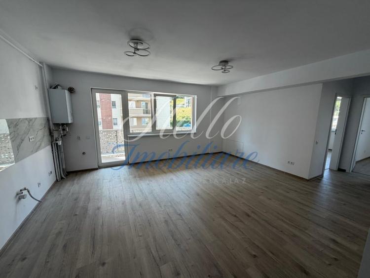 Apartament cu 3 camere semidecomandat în Florești