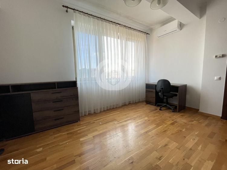 Apartament cu 4 camere în Central