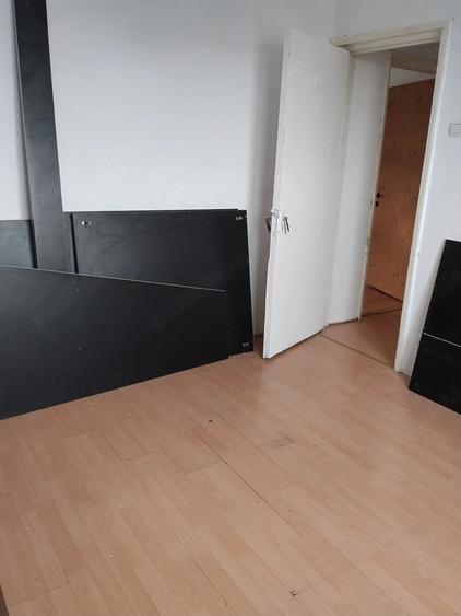 Apartament cu 3 camere semidecomandat în Giulești