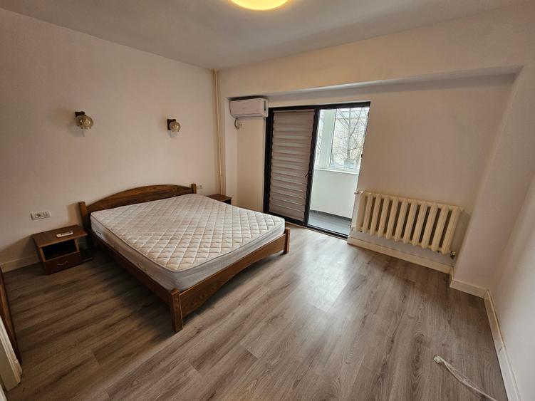 Apartament cu 3 camere semidecomandat, mobilat în Lujerului