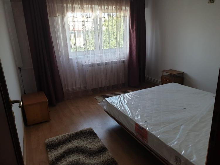 Apartament cu 3 camere decomandat, mobilat în Central