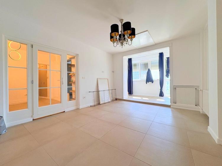 Apartament cu 4 camere decomandat, mobilat în Central