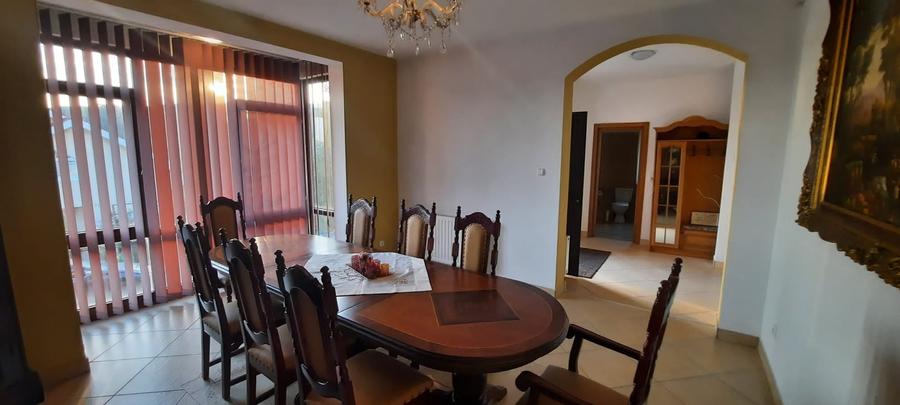 Casă individuală cu 6 camere cu Piscina în Livezeni