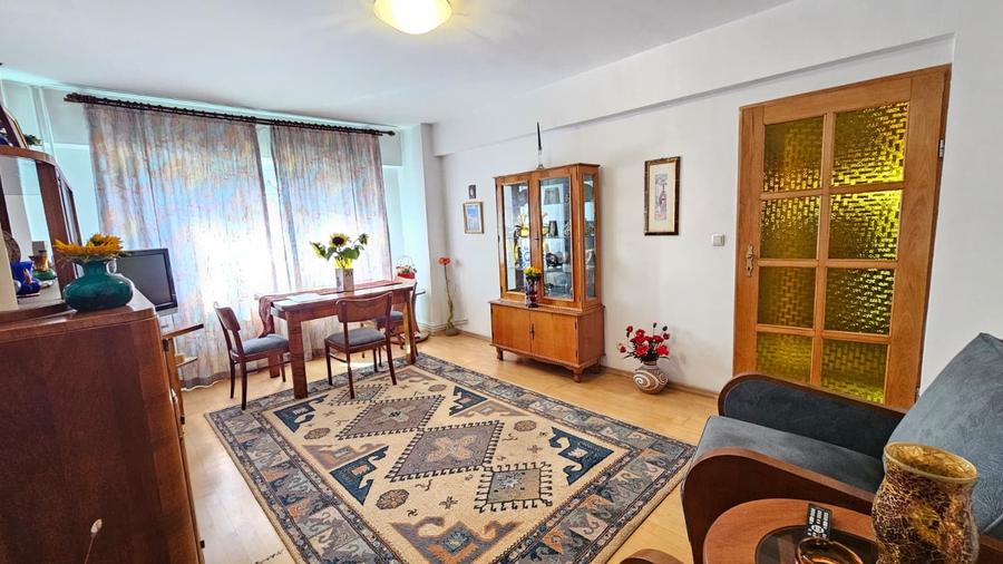 Apartament cu 3 camere decomandat în Centrul Civic