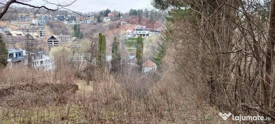 Teren de 2710 mp, în Centrul Istoric