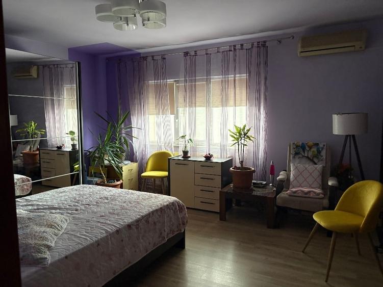 Apartament cu 4 camere decomandat, mobilat în Brătianu