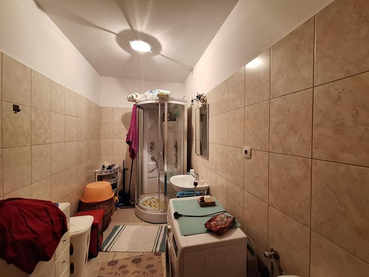 Apartament cu 2 camere semidecomandat, mobilat în Florești