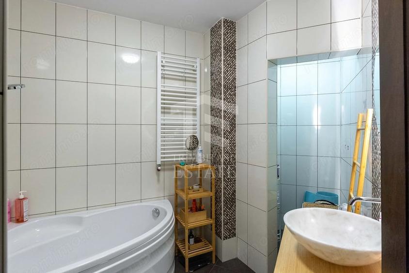 Apartament cu 4 camere semidecomandat în Kiseleff